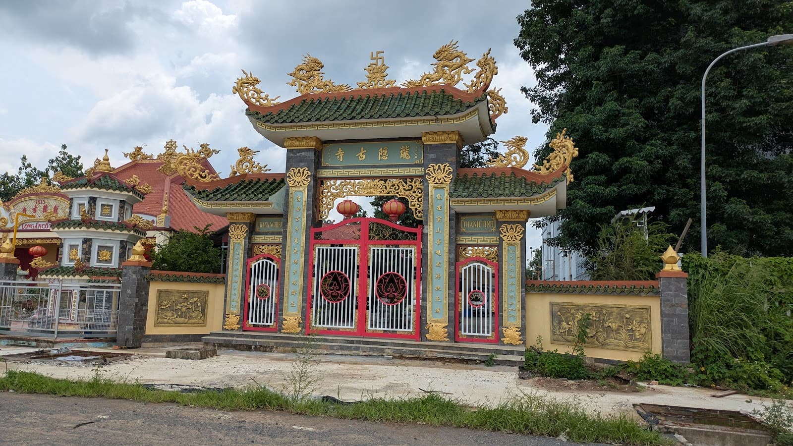 Long Ẩn Cổ tự