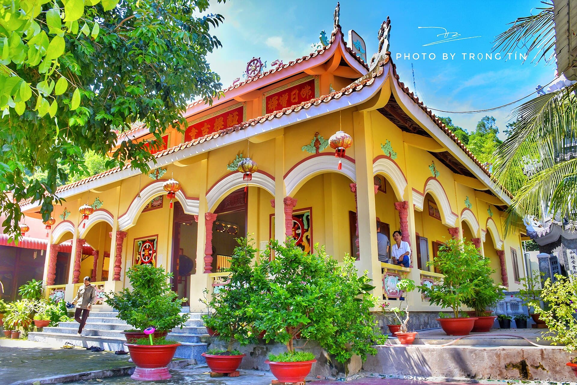 Chùa Năm Căn Cổ Tự