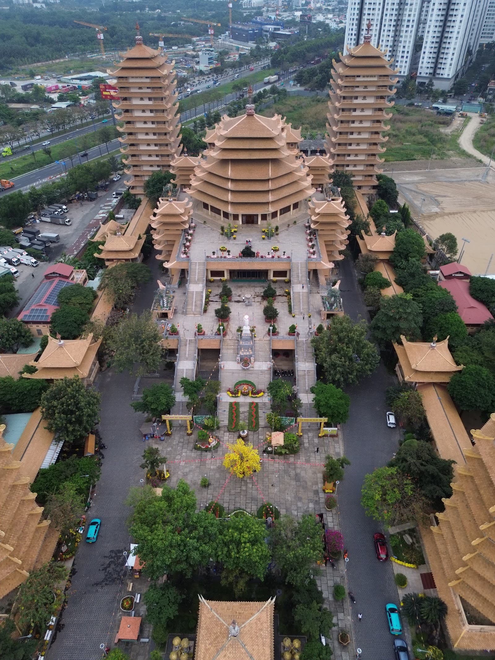 Pháp Viện Minh Đăng Quang