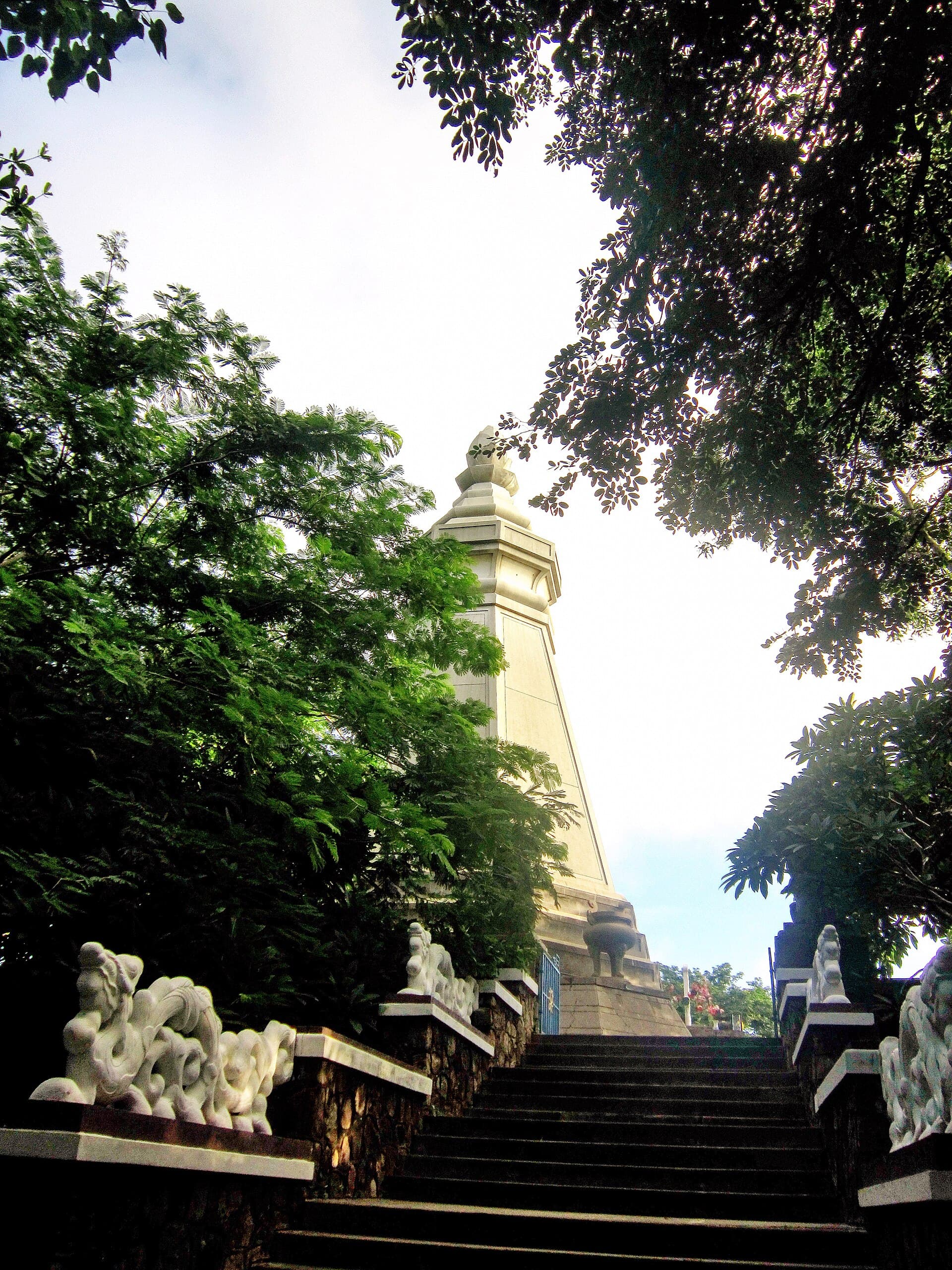 Tháp Xá Lợi