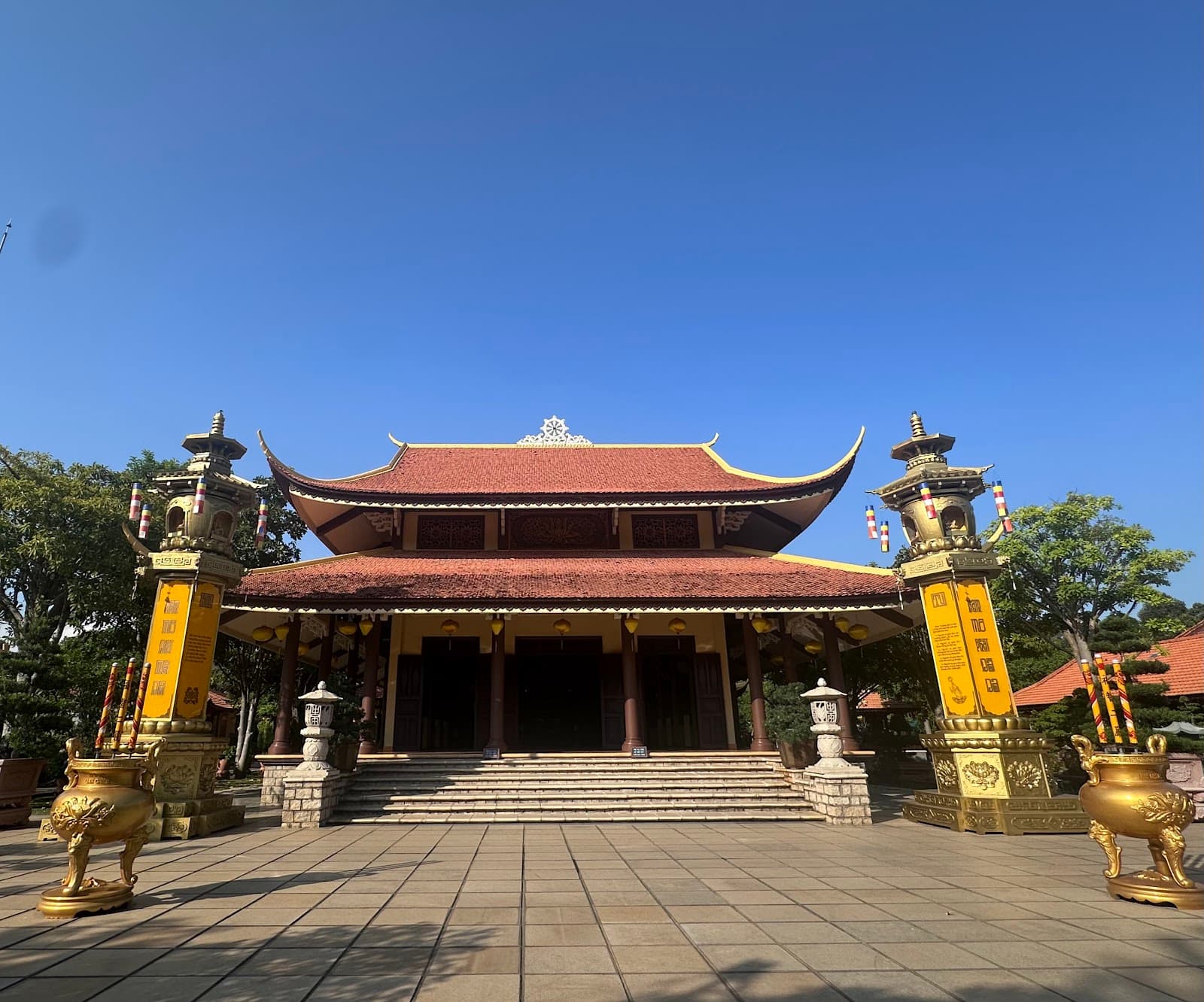 Thiền viện Linh Chiếu